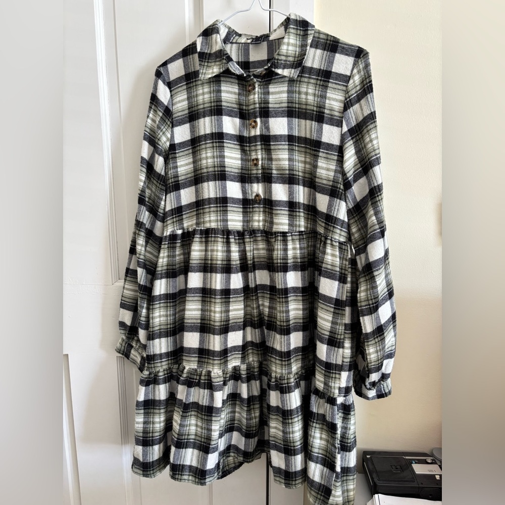 Forever 21 Men's Black and Cream Checkered Shirt